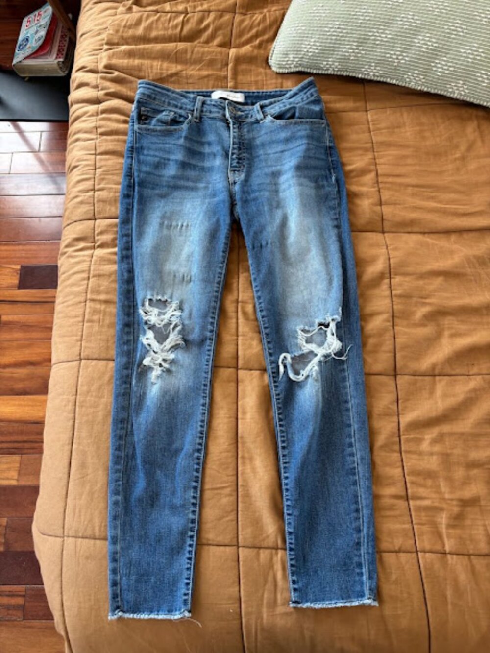 kancan distressed skinny jeans with raw hem